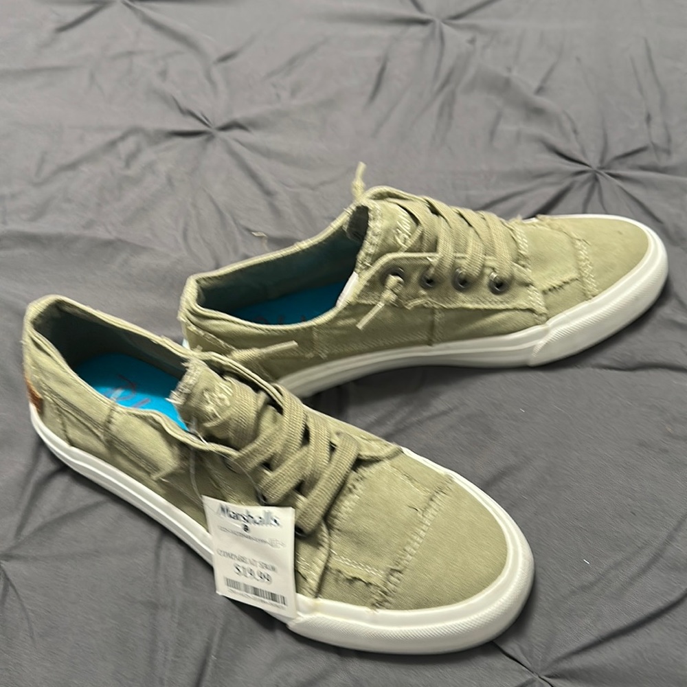 Ladies size 8.5 never used with tags, bought for 19.99